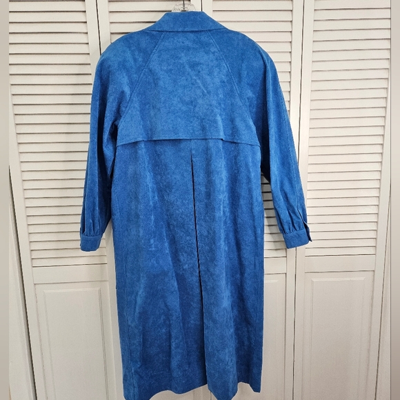 Vintage Women's Blue Suede Coat with Shoulder Pads - Picture 2 of 10